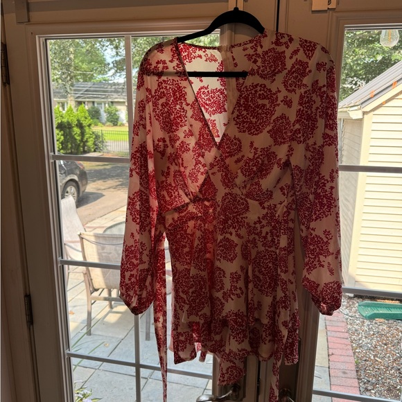 Cute floral romper worn once (AIMCOO) - Picture 4 of 4